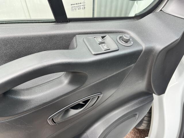 Renault TRAFIC 1.6 dCi L1H1 2x Schuifdeur Kastinrichting Airco Cruise controle Kastinrichting 3-Persoons Telefoonverbinding Parkeersensoren achter Sitebars 1e eigenaar Euro 6 Dealer onderhouden