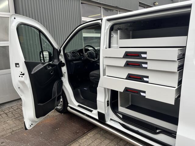 Renault TRAFIC 1.6 dCi L1H1 2x Schuifdeur Kastinrichting Airco Cruise controle Kastinrichting 3-Persoons Telefoonverbinding Parkeersensoren achter Sitebars 1e eigenaar Euro 6 Dealer onderhouden