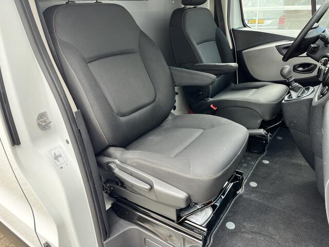 Renault TRAFIC 1.6 dCi L1H1 Airco Cruise control Kastinrichting Trekhaak 2000kg trekgewicht Parkeersensoren achter 2-Persoons Achterruitrij camera 1e eigenaar Omvormer Euro 6 Bpm vrij voor particulier gebruik!!