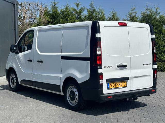 Renault TRAFIC 2.0 dCi 120 PK / L1H1 / 1e EIG. / INRICHTING / TREKHAAK / 2X SCHUIFDEUR / AIRCO / CRUISE / NAVI
