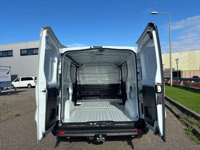 Renault TRAFIC 2.0DCI L2H1 Automaat Airco Navi Cruisecontrol Trekhaak Dubbelschuifdeur BPM VRIJ NIEUW