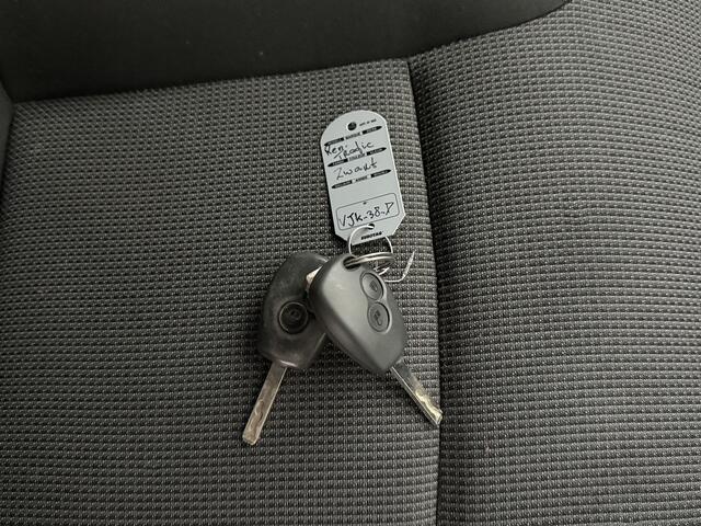 Renault TRAFIC 2.0DCi 120PK Lang | Airco | Camera | Cruise | 3-Persoons | Trekhaak