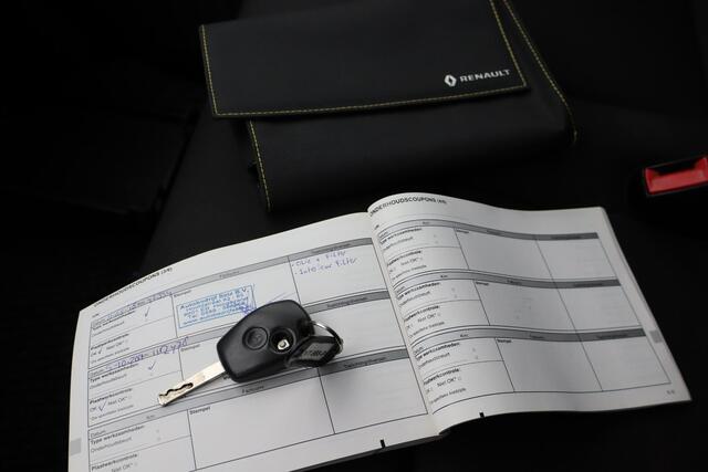 Renault TRAFIC Passenger 1.6 dCi Grand Authentique Energy 9 persoons, Radio cd speler, Navigatie, Trekhaak, BPM en BTW!