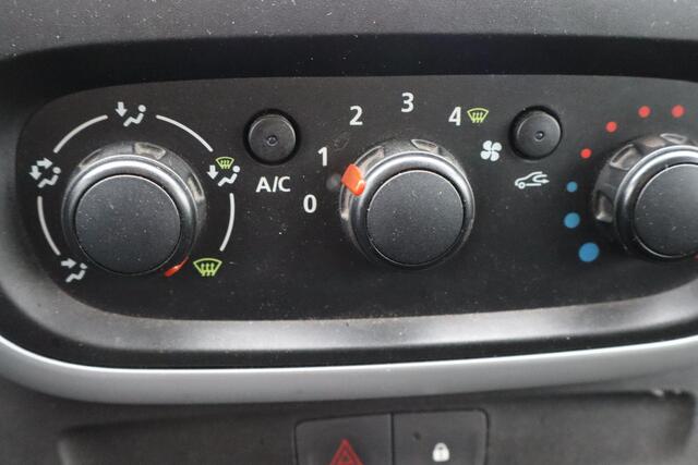 Renault TRAFIC Passenger 1.6 dCi Grand Authentique Energy 9 persoons, Radio cd speler, Navigatie, Trekhaak, BPM en BTW!