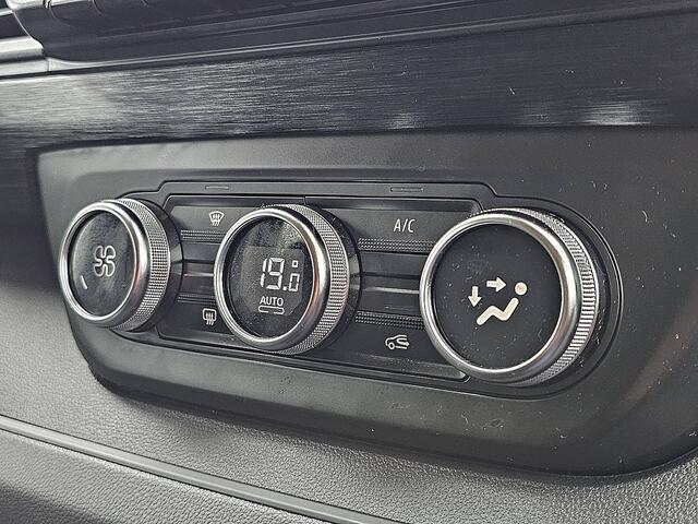 Renault TRAFIC 2.0 dCi 150 T29 L2H1 DC Airco Automaat Navi Sidebars Euro6 150Pk NAP 1e Eigenaar!