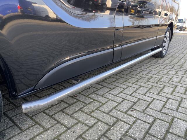 Renault TRAFIC 2.0 dCi 120pk T29 L2H1 Work Edition / vaste prijs rijklaar ¤ 17.950 ex btw / lease vanaf ¤ 302 / zwart metallic / ingerichte laadruimte / camera / airco / cruise / trekhaak !