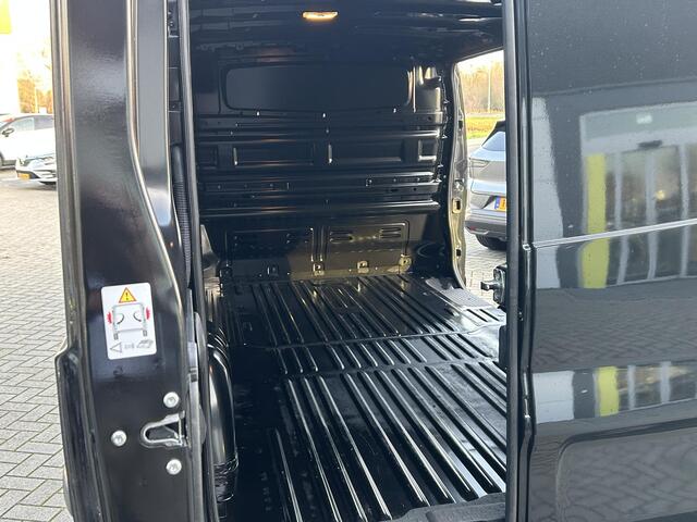 Renault TRAFIC 2.0 dCi 130 T30 L2H1 Work Edition / Black Edition | Spoiler Black pakket | 200km | BPM Vrij! |