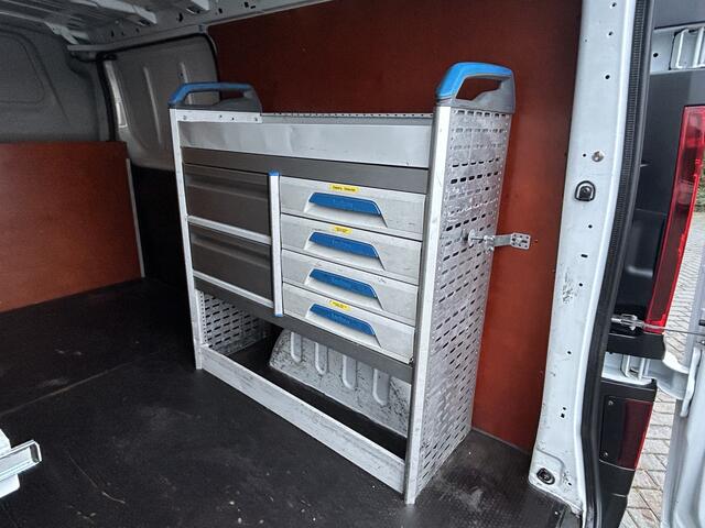 Renault TRAFIC 2.0 dCi 146 PK / L2H1 / 1e EIG. / AUTOMAAT / SORTIMO INRICHTING / TREKHAAK / AIRCO / CRUISE / BLUETOOTH / 3-ZITS