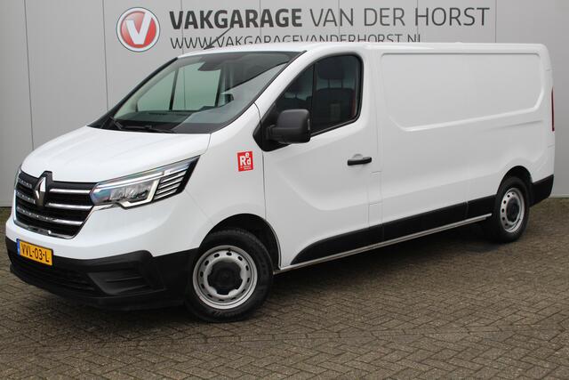 Renault TRAFIC 2.0-130pk dCi T30 L2H1. Dames en heren ondernemers opgelet ! Erg nette Renault Trafic met slechts 45.000km ! Airco, cruise control, trekhaak, laadruimte betimmerd, telefoonvoorb., bijrijdersbank, centrale vergr. afstand bediend etc, etc