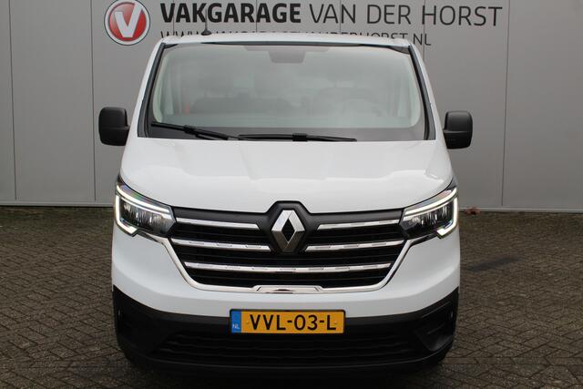 Renault TRAFIC 2.0-130pk dCi T30 L2H1. Dames en heren ondernemers opgelet ! Erg nette Renault Trafic met slechts 45.000km ! Airco, cruise control, trekhaak, laadruimte betimmerd, telefoonvoorb., bijrijdersbank, centrale vergr. afstand bediend etc, etc
