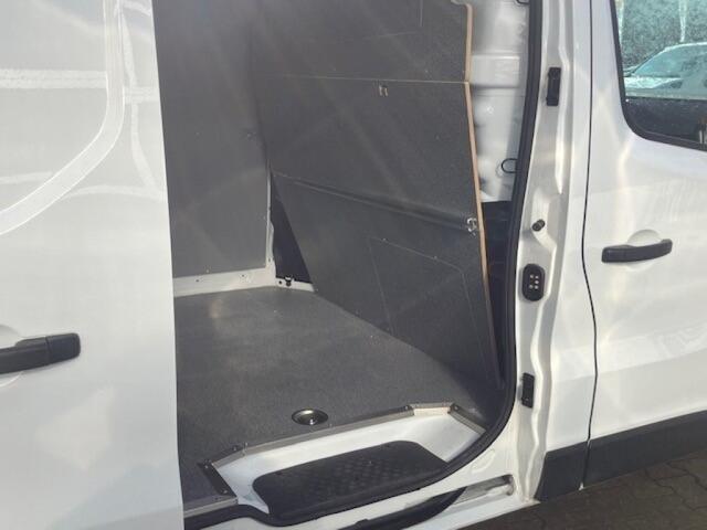 Renault TRAFIC 2.0 D 130pk L1H1 - Navi - Carplay/Android - Camera - sensoren v/a/zijkant - betimmering