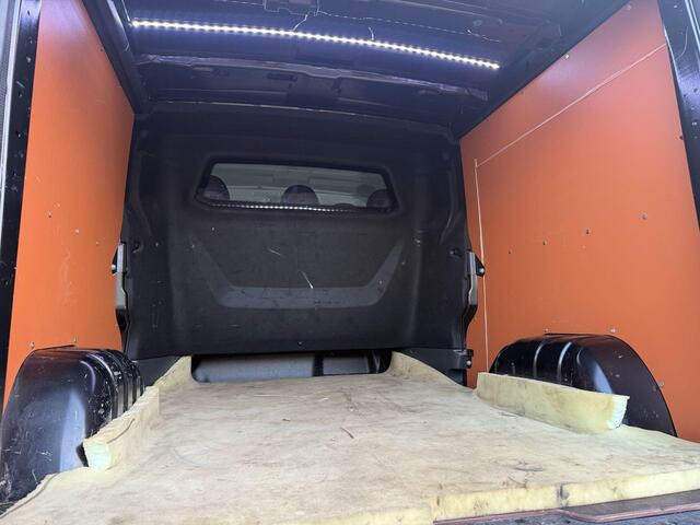 Renault TRAFIC 2.0 dCi 170 T29 L2H1 DC Luxe Black Edition