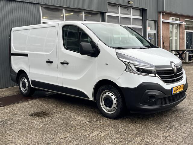 Renault TRAFIC 2.0 dCi L1H1 120pk Bouwjaar 11-11-2021 Airco Cruise controle 3-Persoons Telefoonverbinding Parkeersensoren achter Sitebars 1e eigenaar Euro 6 Dealer onderhouden