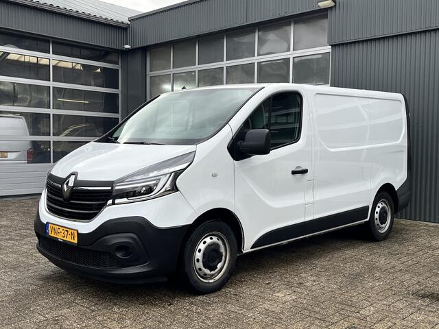 Renault TRAFIC 2.0 dCi L1H1 120pk Bouwjaar 11-11-2021 Airco Cruise controle 3-Persoons Telefoonverbinding Parkeersensoren achter Sitebars 1e eigenaar Euro 6 Dealer onderhouden
