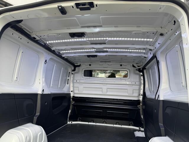 Renault TRAFIC 2.0 D 130pk L1H1 Apple/Android - camera - sensoren v/a/z - trekhaak - All season banden