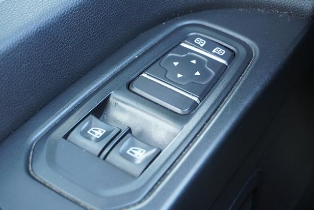 Renault TRAFIC 2.0 dCi 110PK L2 EURO 6 - Airco - Cruise - Trekhaak - ¤ 15.900,- Excl.