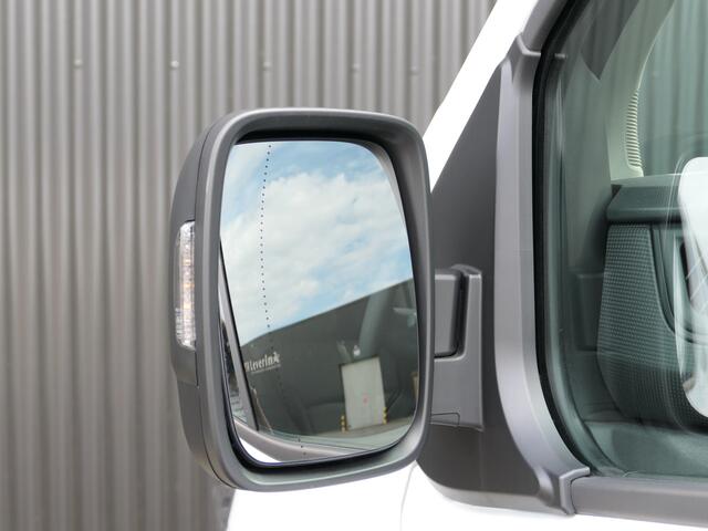 Renault TRAFIC 2.0 dCi 130 T30 L2H1 Comfort - Nieuw! - Betimmering laadruimte - Camera - Keyless entry/start