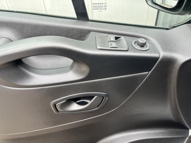 Renault TRAFIC 2.0 dCi 120 L1H1 120pk Airco Cruise controle 3-Persoons Telefoonverbinding Parkeersensoren achter 1e eigenaar Euro 6 Dealer onderhouden