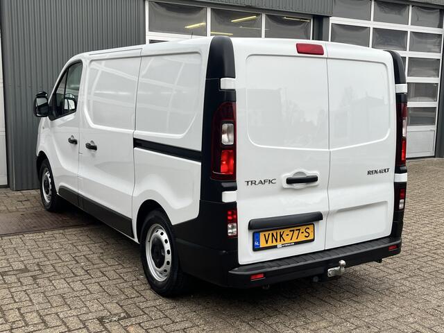 Renault TRAFIC 2.0 dCi L1H1 120pk Airco Cruise controle Kastinrichting Trekhaak 2000kg trekgewicht 2-Persoons 1e eigenaar Euro 6 Dealer onderhouden