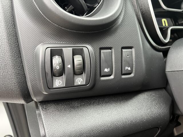 Renault TRAFIC 2.0 dCi L1H1 120pk Airco Cruise controle Kastinrichting Trekhaak 2000kg trekgewicht 2-Persoons 1e eigenaar Euro 6 Dealer onderhouden