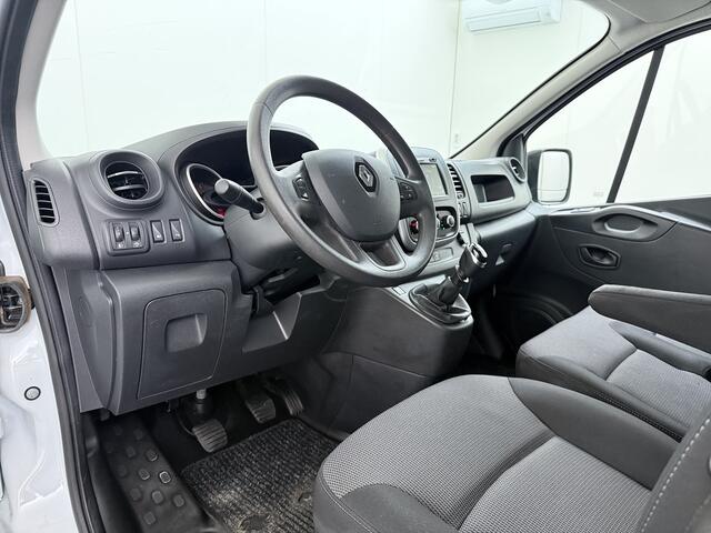 Renault TRAFIC 2.0dCi 120PK T29 L1H1 3-Persoons Trekhaak Euro 6 Apple Carplay Android Auto Airco Navi Cruise Control Led Bluetooth Pdc Betonplex Vloer Wandbetimmering Schuifdeur 1e Eigenaar Origineel Nederlandse Bus