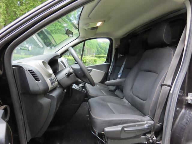 Renault TRAFIC 1.6 dCi T27 L1H1 Comfort Energy***1e Eigenaar***2 X Schuifdeur*** 87018 KM !! N.A.P***3 Persoons***Airco Cruisecontrol Navigatie Pdc Lm Velgen Trekhaak ***Marge Bus***