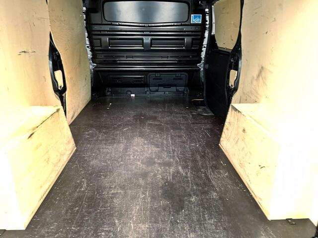 Renault TRAFIC 2.0 Blue dCi 150PK T30 L2H1 Advance Automaat Navigatie Airco Lichtmetalen velgen Betimmering Trekhaak Camera Parkeer sensoren Dab