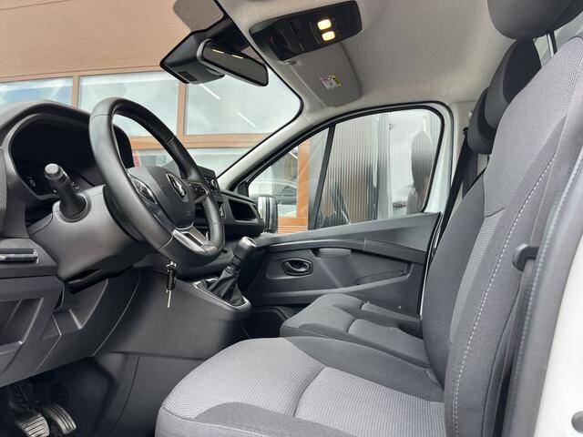 Renault TRAFIC 2.0 dCi E6 130pk L2 Comfort 3p BPM Vrij! Lease ¤338 p/m, PDC, Led, Airco, Trekhaak, Cruise controle.