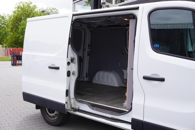 Renault TRAFIC 2.0 dCi 120PK EURO 6 - Airco - Cruise - PDC - ¤11.900,- Excl.
