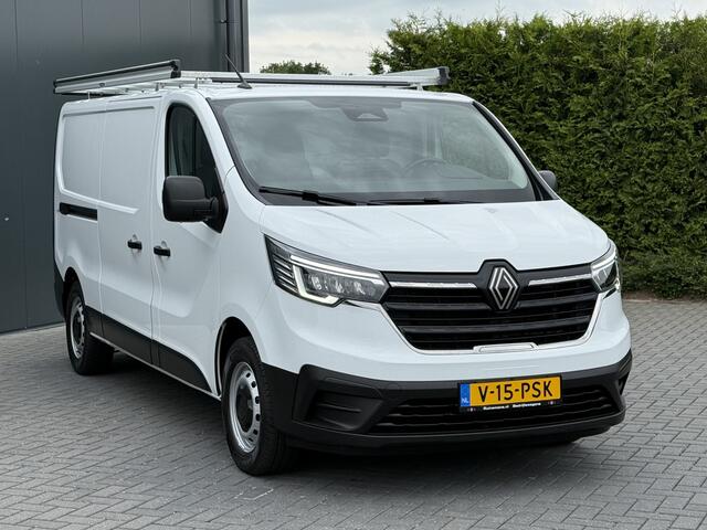 Renault TRAFIC 2.0 dCi 150 PK AUTOMAAT / L2H1 / 27.349 KM!! / TREKHAAK / IMPERIAAL / 3-ZITS / CAMERA / LED