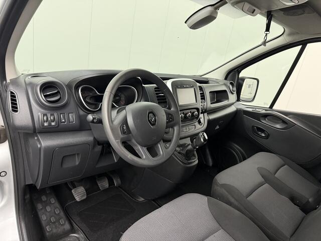 Renault TRAFIC 1.6DCi Imperiaal | Trekhaak | Euro 6 | Navigatie | Camera | Airco | Cruise | 3-Zits