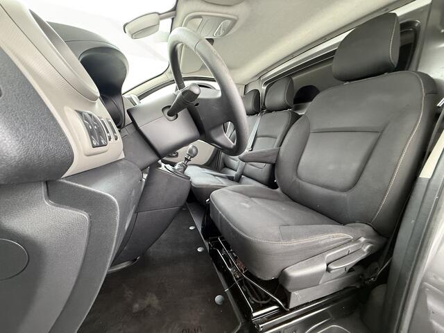 Renault TRAFIC 1.6dCi T29 L2H1 3-Persoons Trekhaak Euro 6 Navi Airco Cruise Control Bluetooth Pdc Comfort Regen-Lichtsensor Betonplex Vloer Lat om Lat Wandbetimmering Schuifdeur 2.000KG Trekgewicht Origineel Nederlandse Auto