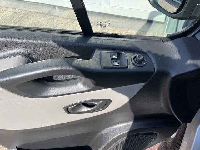 Renault TRAFIC 1.6 dCi L1H1 BTW en BPM VRIJ!! Airco Cruise controle 2-Persoons Telefoonverbinding Parkeersensoren achter 1e eigenaar Euro 6 Dealer onderhouden Ex overheid
