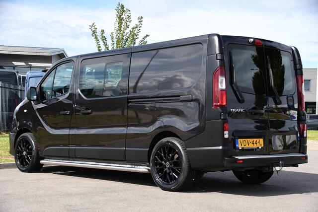 Renault TRAFIC 2.0 dCi 145 T29 L2H1 DC Black Edition Camera, Cruise, Clima, 145pk, Automaat, 2 x Schuifdeur, Trekhaak, Sensoren,