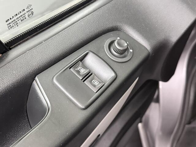 Renault TRAFIC 1.6DCi 145PK Lang 2xSchuifdeur | Multimedia | Camera | Imperiaal | Trekhaak | Airco | Cruise | 3-Zits