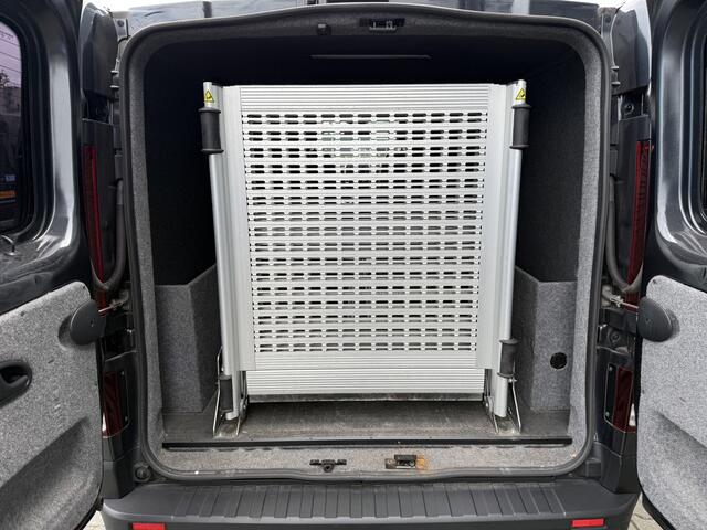 Renault TRAFIC 4+1 Rolstoelbus 2.0 dCi 145 T29 L2H1 Luxe (Mooie complete 4+1 Rolstoelbus met automaat!)