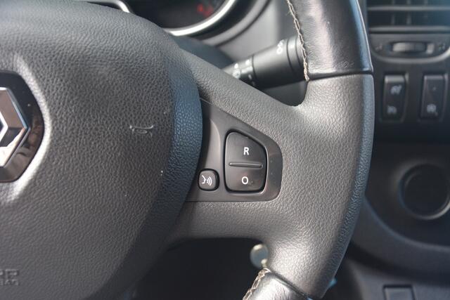 Renault TRAFIC 2.0 dCi 145 T29 L2H2 Comfort | 3-zits | Trekhaak | Navigatie | Cruise-control | Airco | 14999 MARGE 3 zitplaatsen Euro 6 leren bekleding onderhoudshistorie aanwezig
