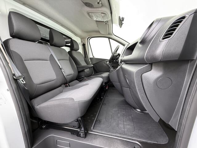 Renault TRAFIC 2.0DCi 120PK T29 Euro 6 3-Persoons 2X Schuifdeur Trekhaak Navi Airco Bluetooth Cruise Control DAB L1H1 Betonplex vloer Wandbetimmering 2.000KG Trekgewicht 1e Eigenaar Origineel Nederlandse Auto