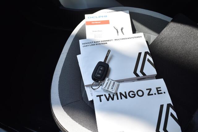 Renault TWINGO Z.E. R80 E-Tech Equilibre 22 kWh / MULTIMEDIA EN NAVIGATIE / PARKEERSENSOREN /