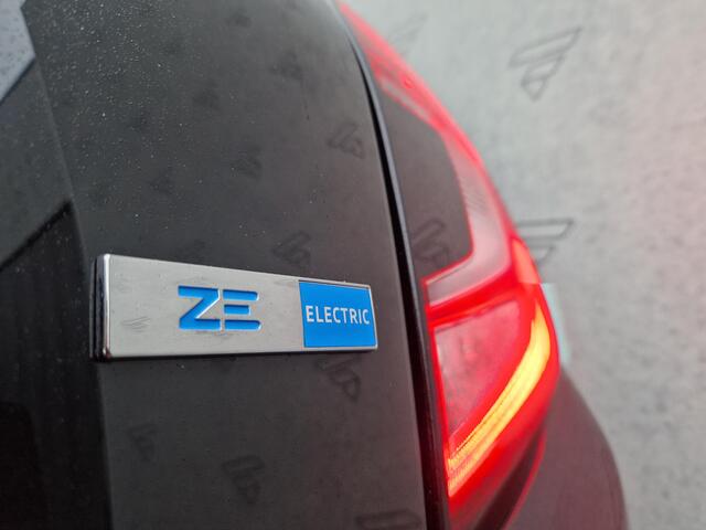 Renault TWINGO Z.E. R80 Collection | Navi | Clima | DAB | Cruise | PDC | Licht- en Regensensor |