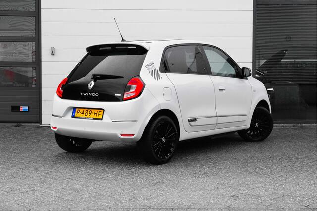 Renault TWINGO Z.E. URBAN NIGHT X R 80 PK 22 KW batterij | Metallic wit | Camera achter | NAVI | Apple car play | 4 seizoensbanden | LM Velgen | | incl. Bovag rijklaarpakket met 12 maanden garantie |