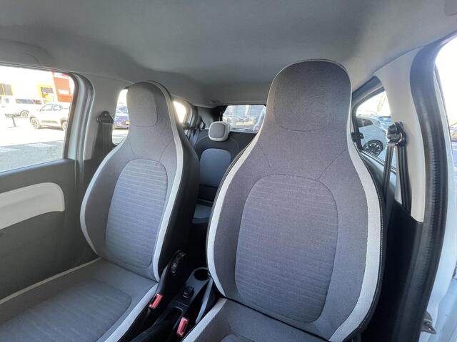 Renault TWINGO 1.0 SCe Collection BLUETOOTH / CRUISE CONTROL / 4 SEIZOENEN BANDEN / RADIO / SNELHEIDSBEGRENZER / 5 DEURS / AIRCO