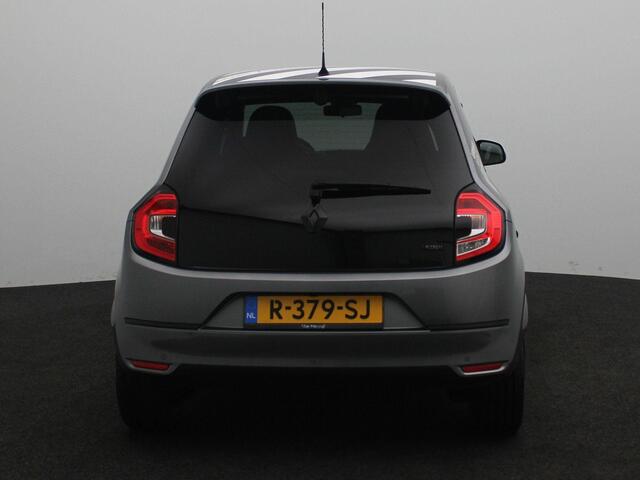 Renault TWINGO Z.E. R80 E-Tech Série Limitée Urban Night 22 kWh | Parkeersensoren achter met achteruitrijcamera | EASY LINK Navigatie met Apple CarPlay & Android Auto | Metaalkleur | Privacy Glass | Lichtmetalen velgen |