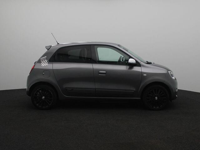 Renault TWINGO Z.E. R80 E-Tech Série Limitée Urban Night 22 kWh | Parkeersensoren achter met achteruitrijcamera | EASY LINK Navigatie met Apple CarPlay & Android Auto | Metaalkleur | Privacy Glass | Lichtmetalen velgen |
