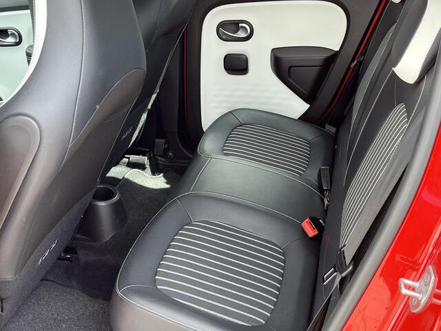 Renault TWINGO Z.E. R80 Intens | APPLE CARPALY EN ANDROID AUTO | CLIMATE EN CRUISE CONTROL | 1E EIGENAAR | DEALER ONDERHOUDEN | SENSOREN ACHTER | LM VELGEN |