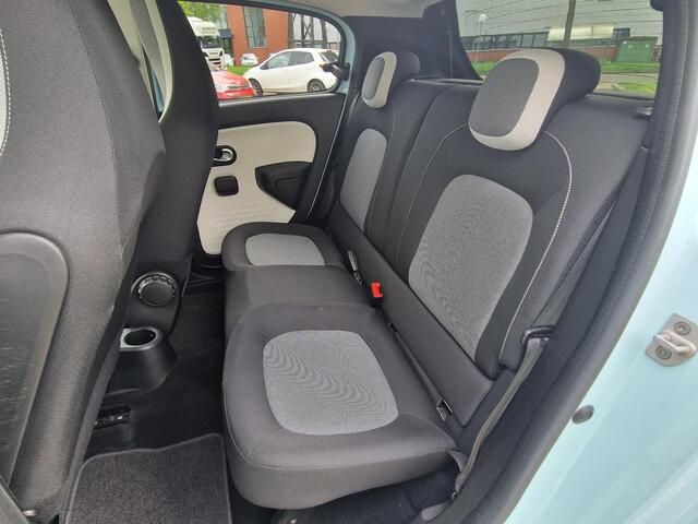 Renault TWINGO 1.0 SCe Limited / 1e Eigenaar / Dealer Onderhouden / All Seasons / Lichtmetalen Velgen / Parkeersensoren / Airco /