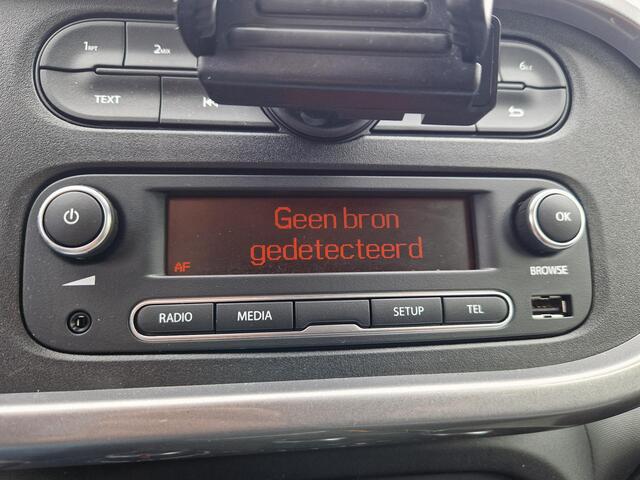 Renault TWINGO 1.0 SCe Limited / 1e Eigenaar / Dealer Onderhouden / All Seasons / Lichtmetalen Velgen / Parkeersensoren / Airco /