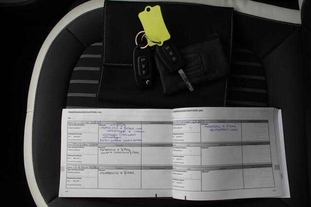 Renault TWINGO 1.0 SCe Intens Airco/Achteruitrijcamera/Parkeersensoren/Apple carplay/Cruise control/Bluetooth/LED koplampen/Multifunctioneel stuurwiel/Spraakbediening/15'' Lichtmetalen velgen/Elektrische ramen/Elektrisch verstelbare spiegels.