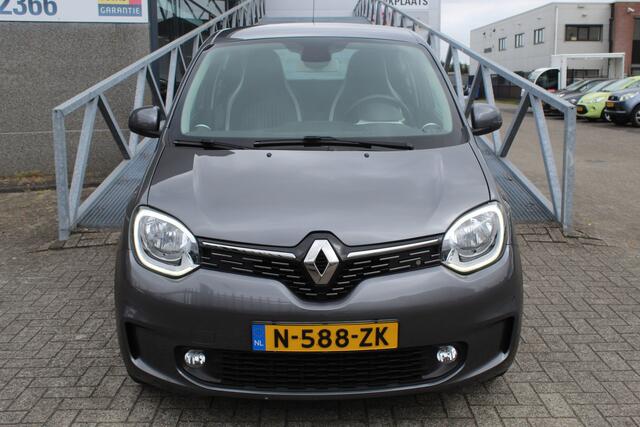Renault TWINGO 1.0 SCe Intens Airco/Achteruitrijcamera/Parkeersensoren/Apple carplay/Cruise control/Bluetooth/LED koplampen/Multifunctioneel stuurwiel/Spraakbediening/15'' Lichtmetalen velgen/Elektrische ramen/Elektrisch verstelbare spiegels.