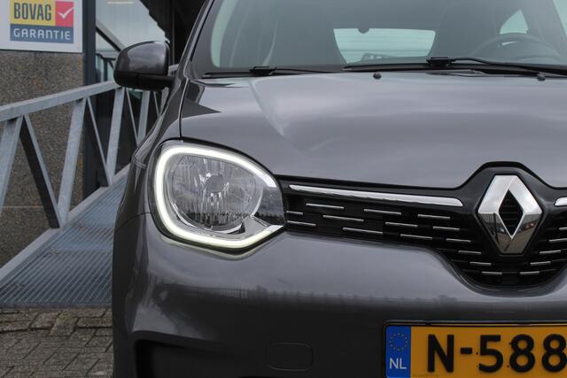 Renault TWINGO 1.0 SCe Intens Airco/Achteruitrijcamera/Parkeersensoren/Apple carplay/Cruise control/Bluetooth/LED koplampen/Multifunctioneel stuurwiel/Spraakbediening/15'' Lichtmetalen velgen/Elektrische ramen/Elektrisch verstelbare spiegels.